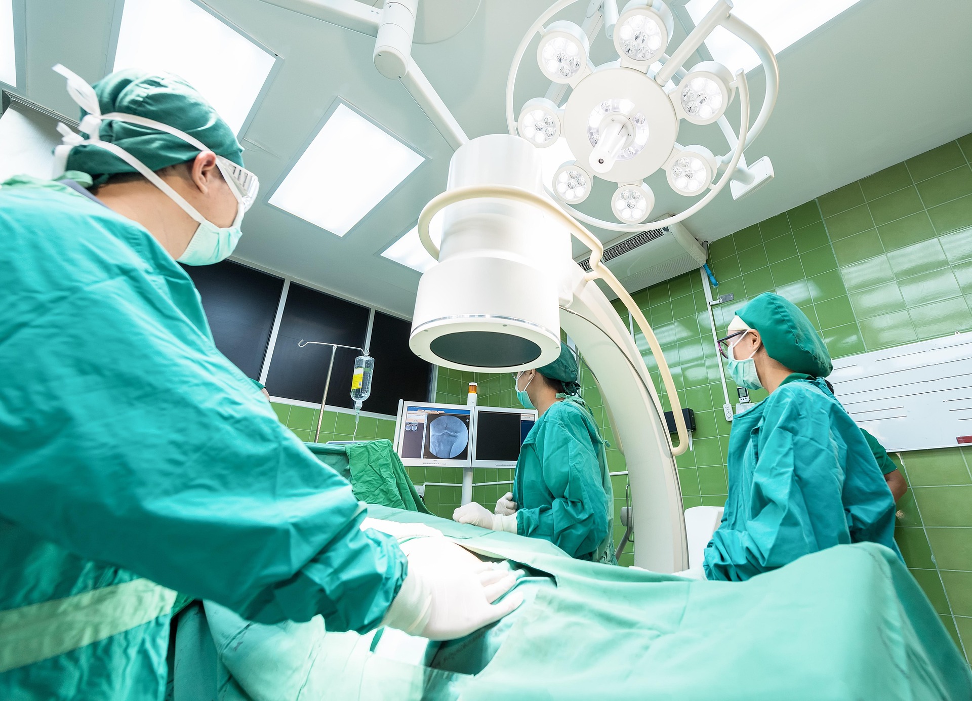NIEUDANA OPERACJA PIERSI – KIEDY PRZYSŁUGUJE ODSZKODOWANIE OD CHIRURGA LUB KLINIKI?